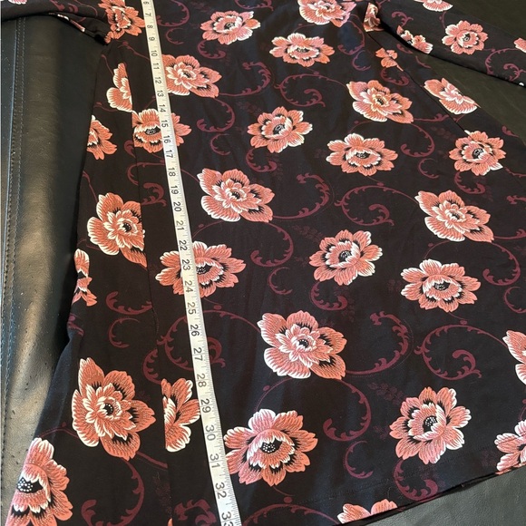 LOFT Black and Pink Floral dress with decorative back cut out NWT size Small - Picture 5 of 10
